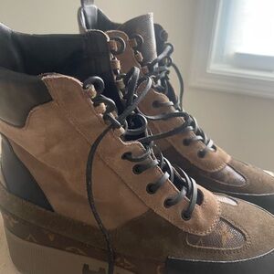Authentic Louis Vuitton Laureate Platform Desert Boots-Size 42-With Box&Dust Bag